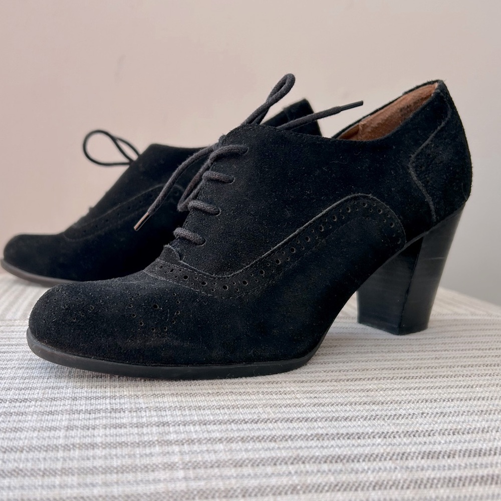 G.H. Bass & Co. Briley lace up heels 9.5